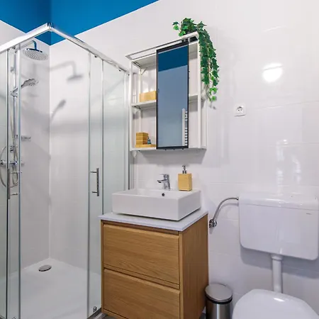 Tonka *balcony & Partial Seaview! Krk Town