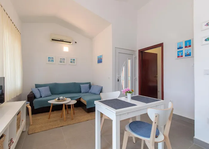 Tonka *balcony & Partial Seaview! Krk Town